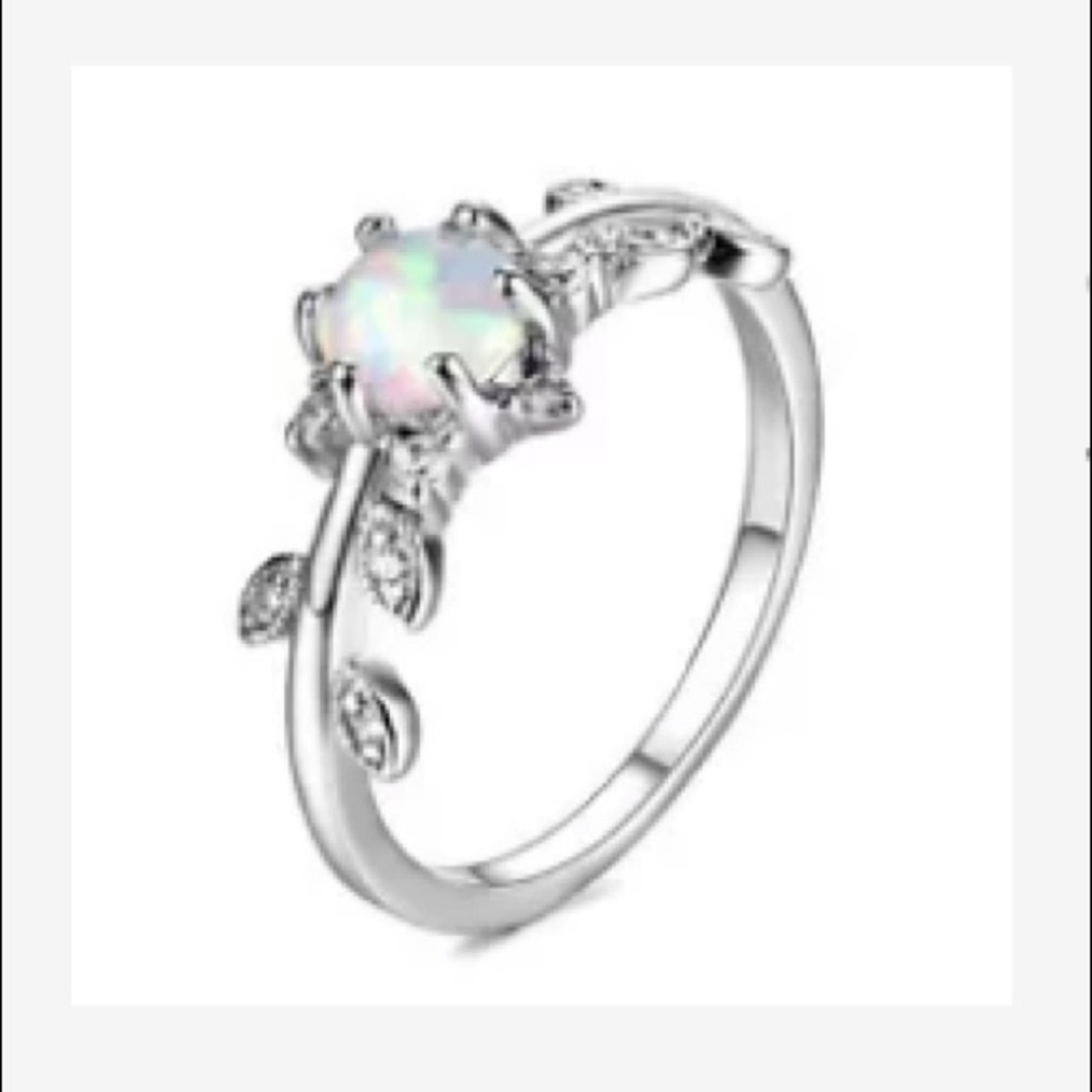 Women’s Size 7 Imitation Opal Ring